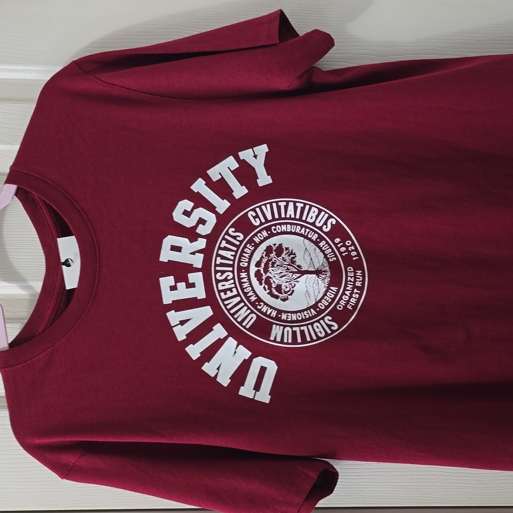 CHAMPION BRAND SIGNATURE MEN'S BURGUNDY SHORT SLEEVE GRAPHIC TEE SIZE MEDIUM